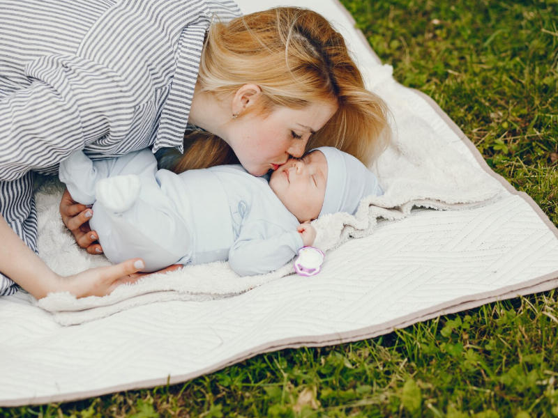 How Does Baby Pillow Design Affect A Baby's Spinal Health?