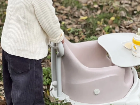 Solid Wood Vs. Plastic Baby High Chairs: How To Choose?